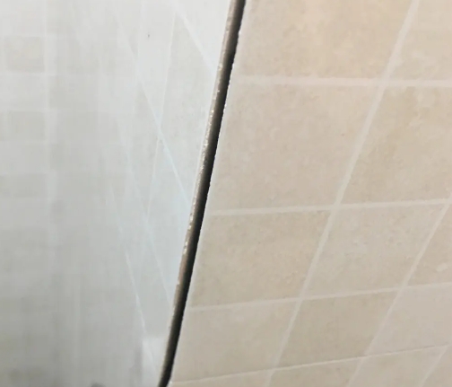 广饶瓷砖空鼓维修公司分享阳台瓷砖脱落的修复过程可以分为以下几个步骤